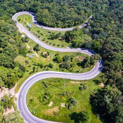 A photo of a winding road.